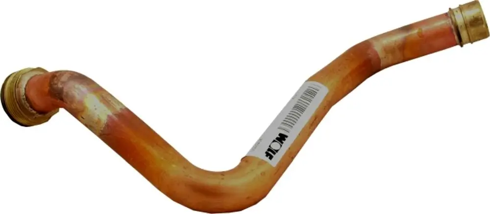 Verrohrung in gebogener Form mit zwei Anschlussstellen, gekennzeichnet mit einem Wolf-Label. Verwendung in Heizsystemen.